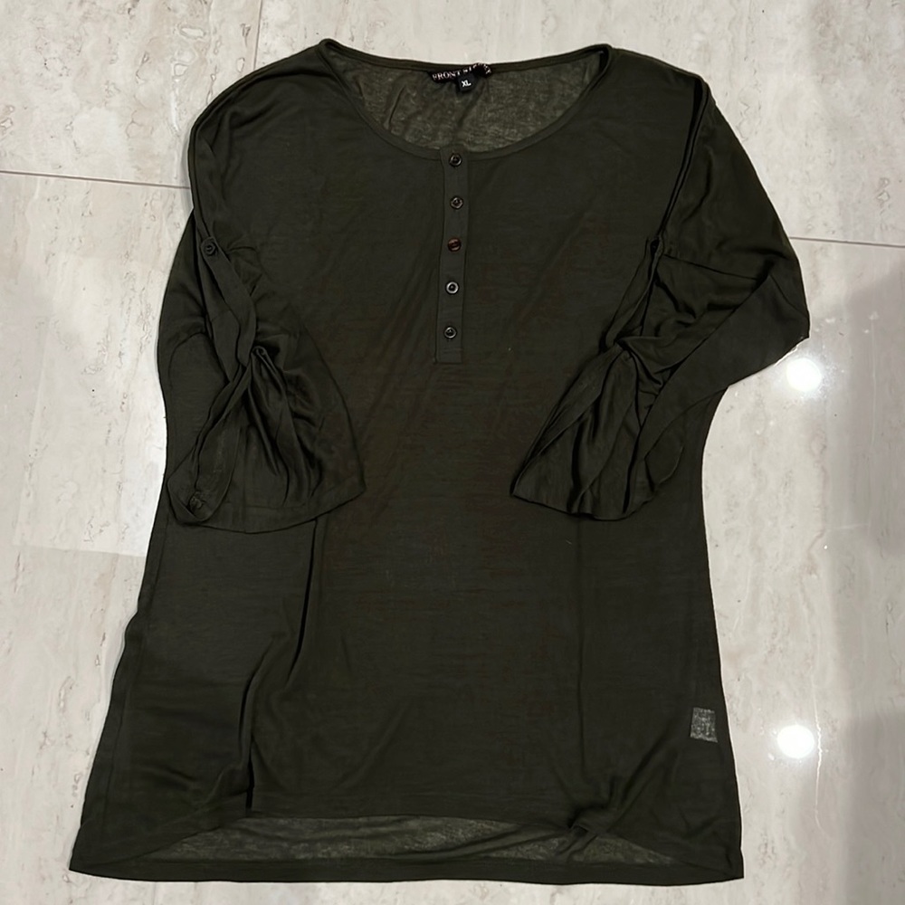 Front street light sweater 3/4 sleeve